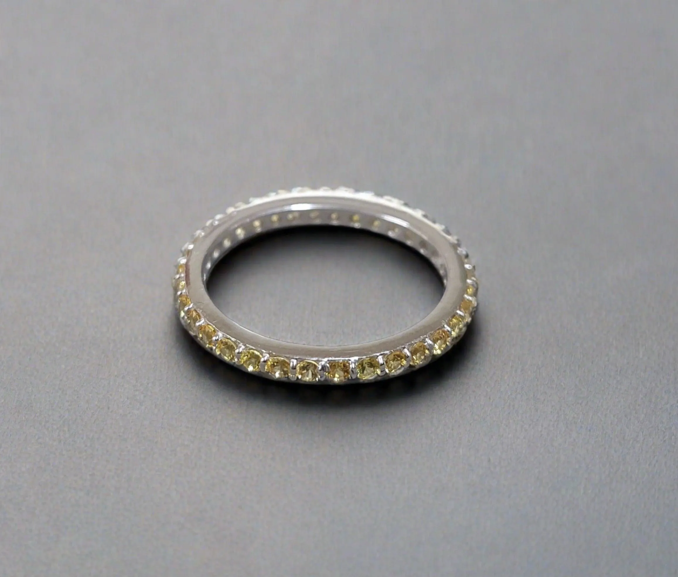 18k White Gold Yellow Sapphire Ring