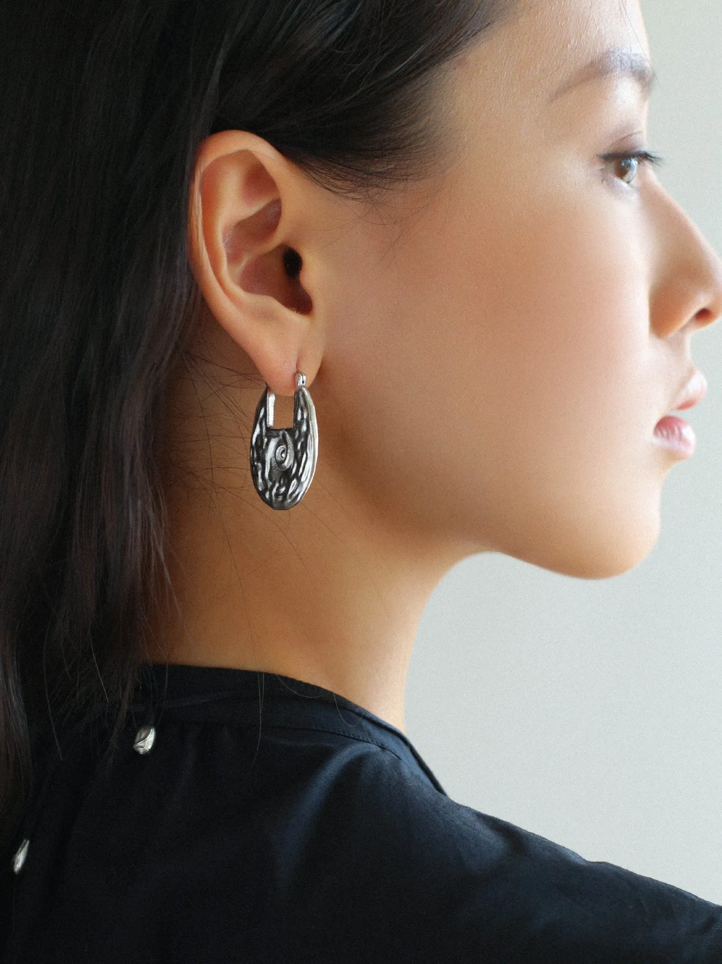 Conch Texture Hoop Earrings