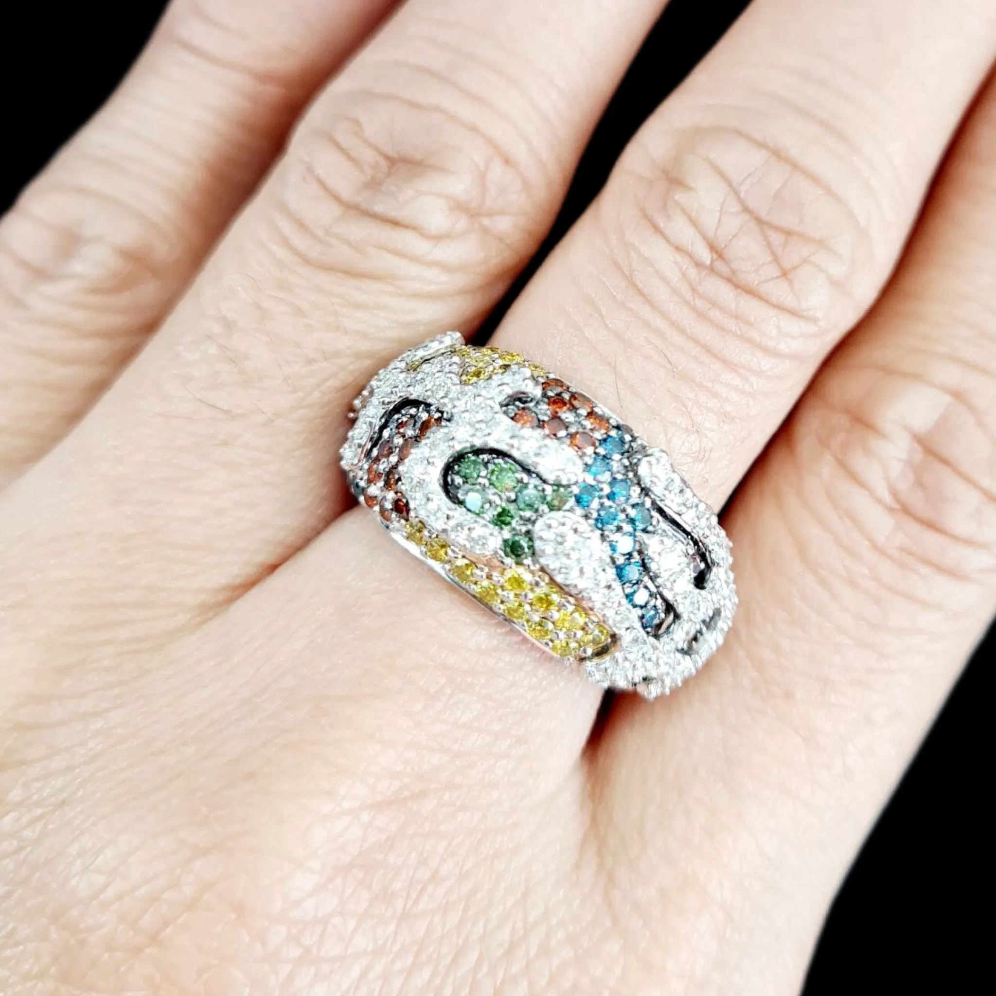 Editor’s Pick | Rainbow Colored Diamond Waved Deco Ring 14kt