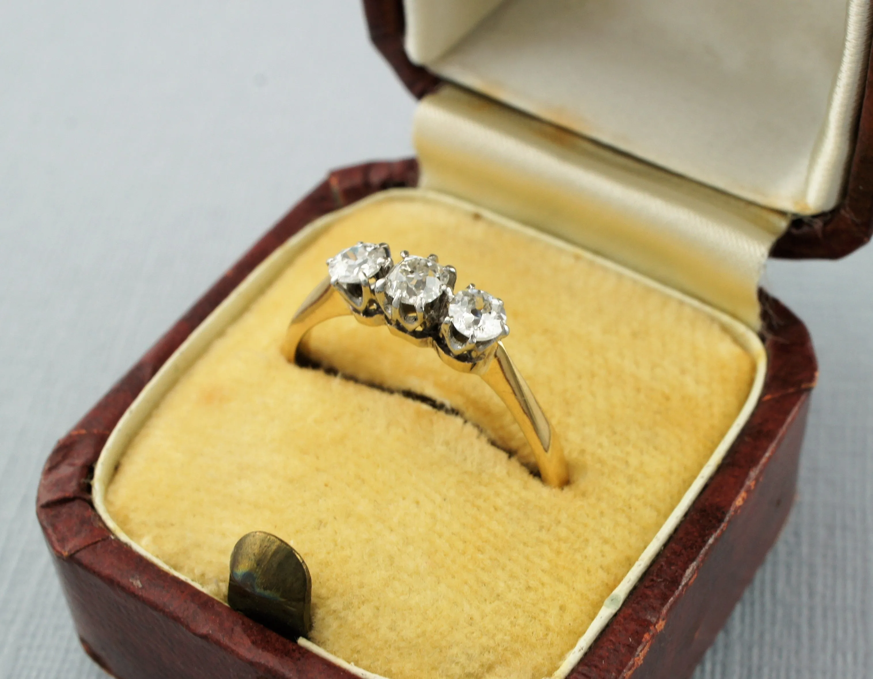 Fine Antique 18ct Yellow Gold Three Stone Diamond Ring