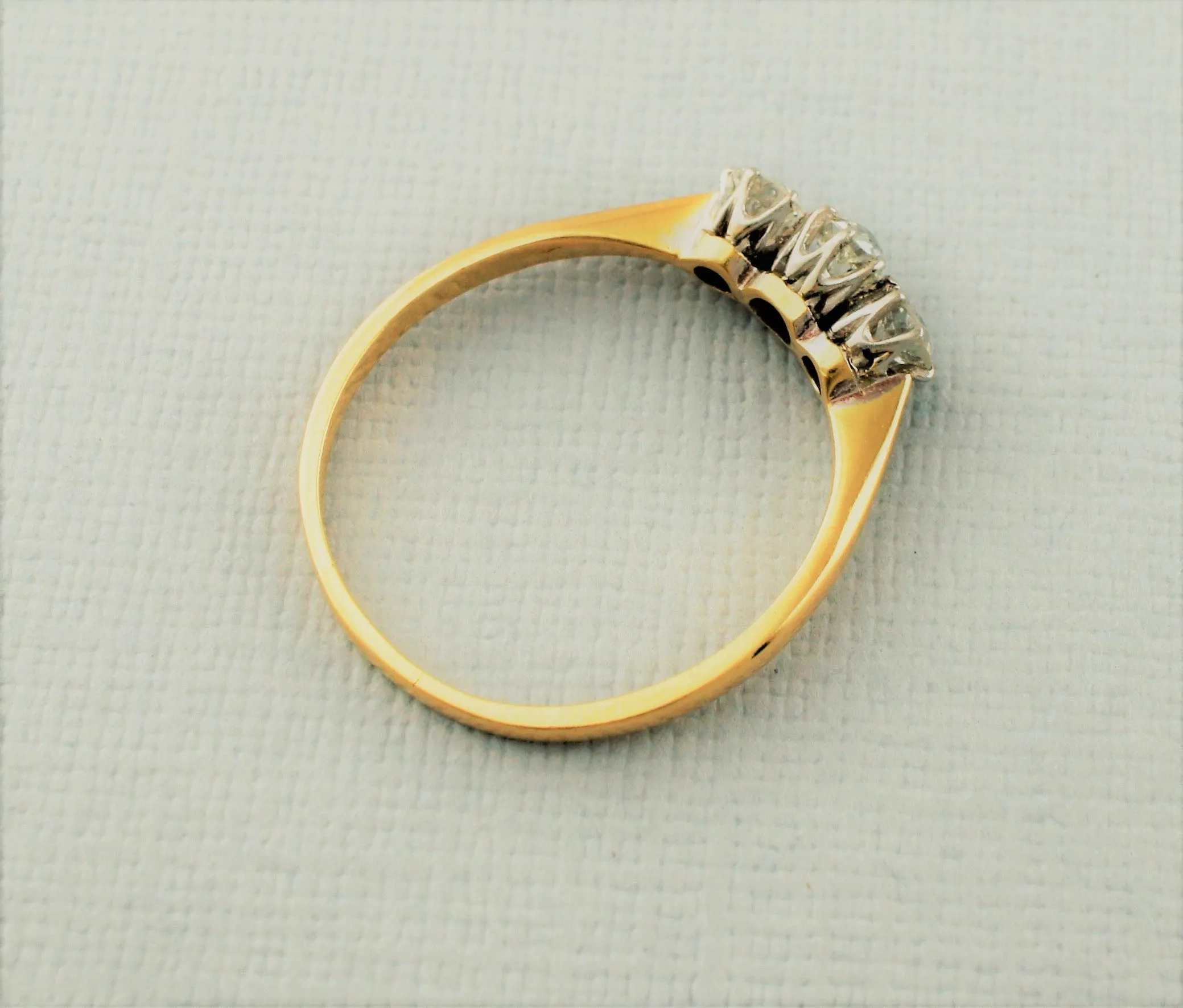 Fine Antique 18ct Yellow Gold Three Stone Diamond Ring