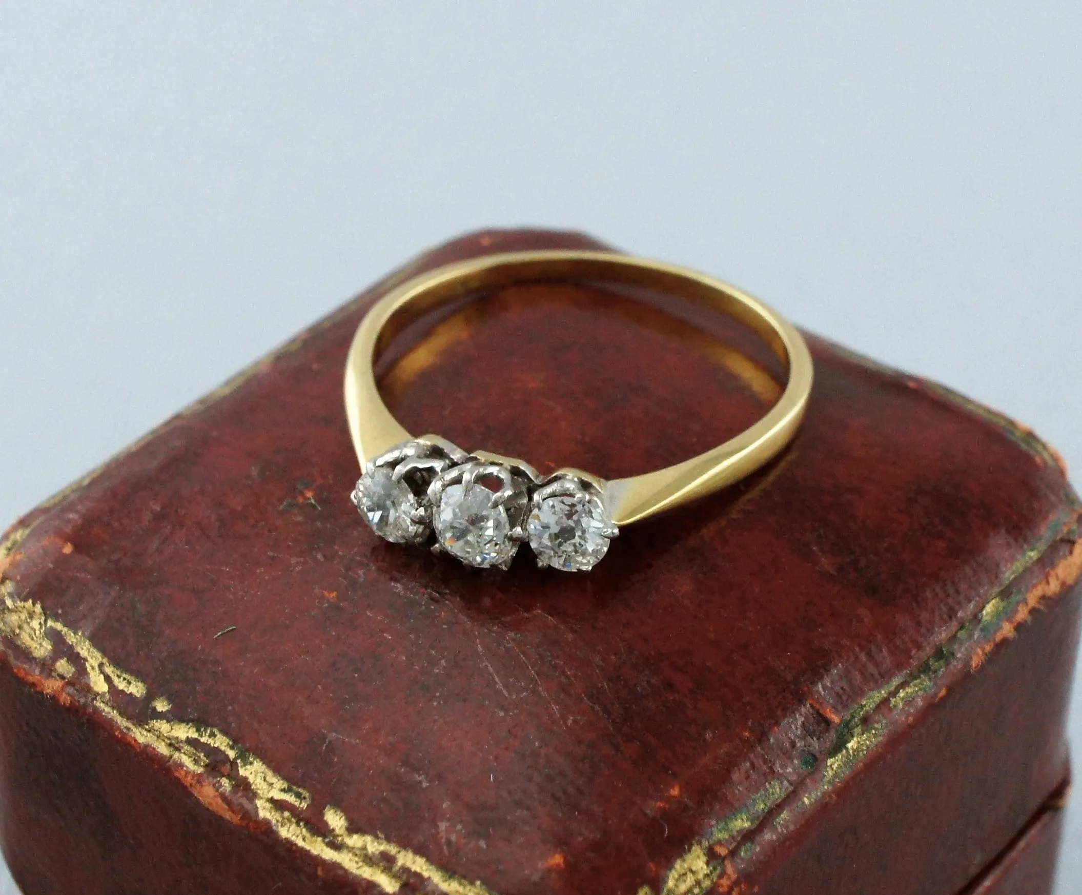 Fine Antique 18ct Yellow Gold Three Stone Diamond Ring