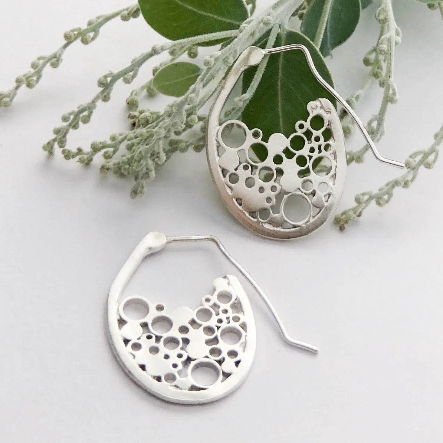 Oval pop drop earrings