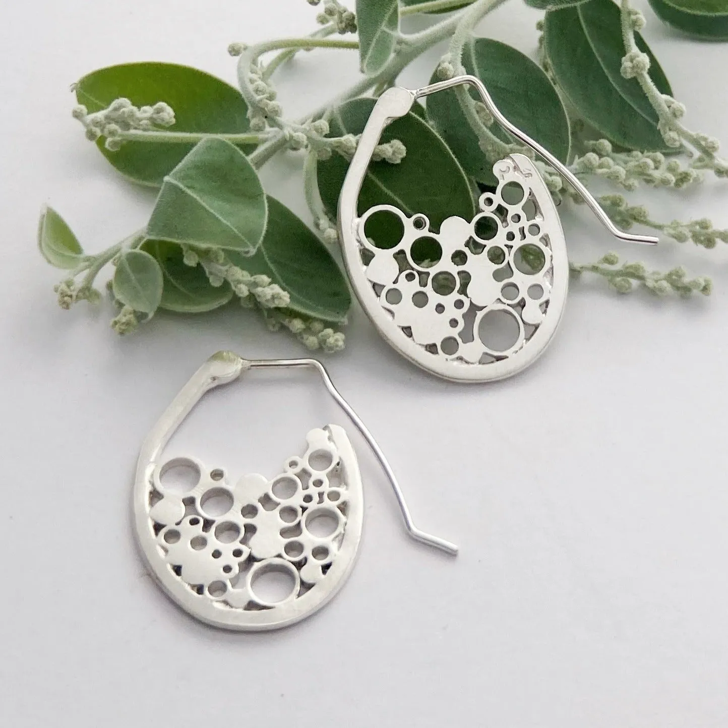 Oval pop drop earrings