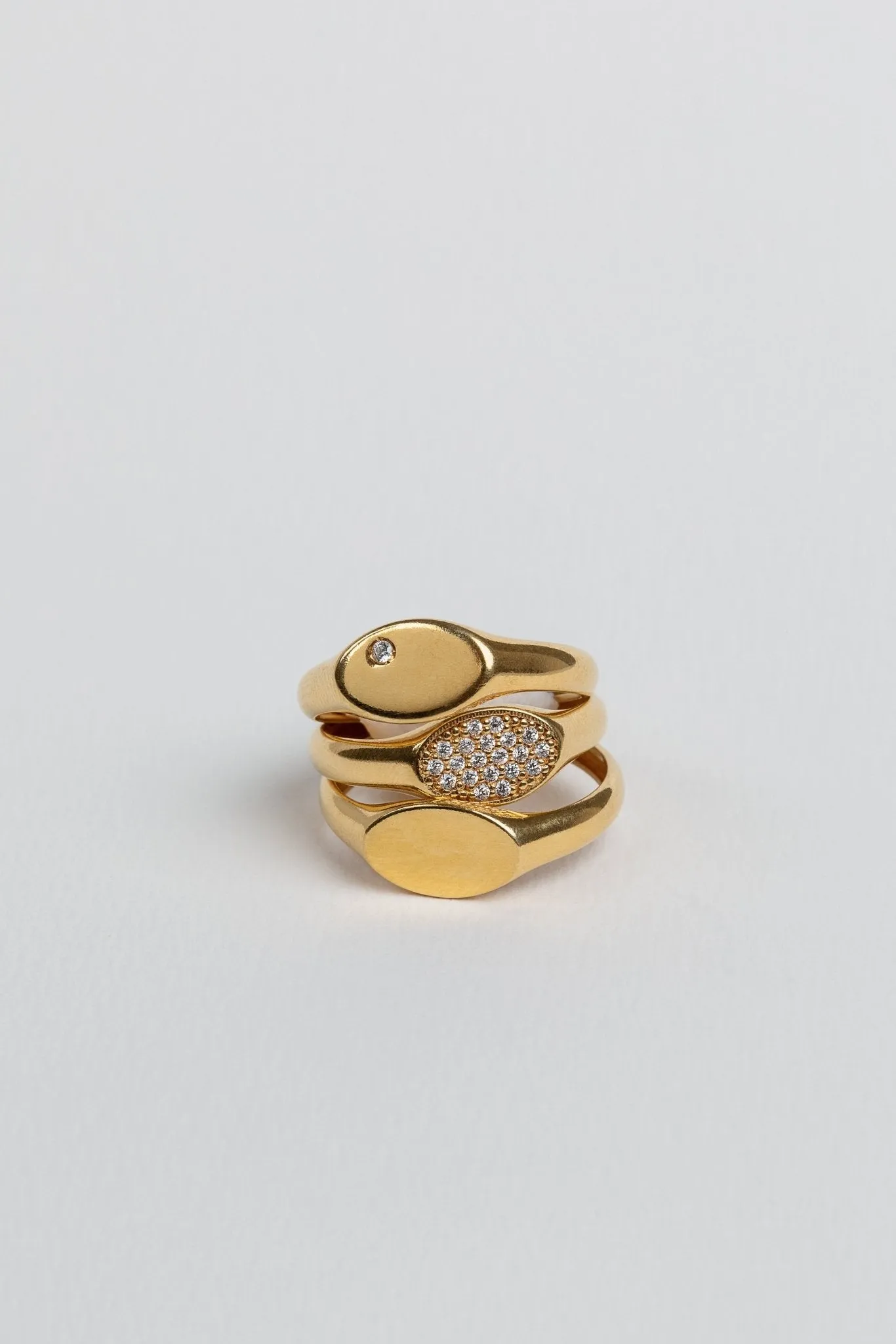 Oval signet ring